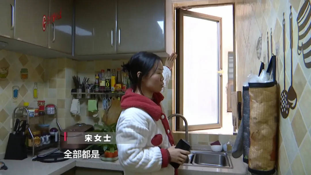 恶心坏了！贵阳一女子家中被扔进一颗“炸弹”<strong></p>
<p>币行情app</strong>，残羹剩饭炸开花