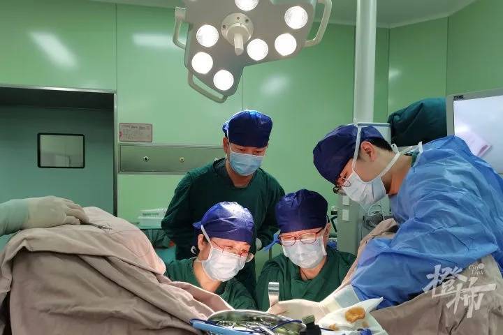 “我肚子里有个东西<strong></p>
<p>炒币的网站</strong>，是活的！”浙江78岁奶奶一句话惊呆众人