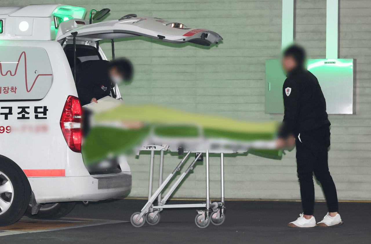 韩国空难两名幸存者：33岁空少恐全身瘫痪<strong></p>
<p>币金网</strong>，空姐脚踝和头部受伤