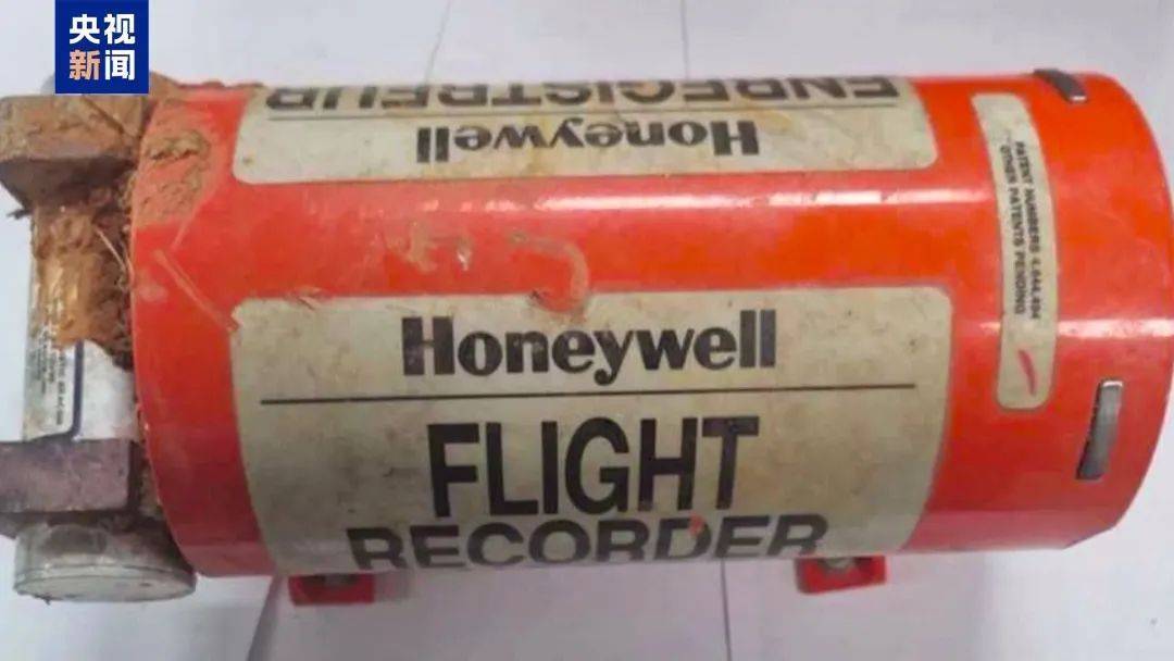 韩国空难机长最后动作曝光<strong></p>
<p>玩币圈</strong>，“他可能一直紧握操纵杆坚持到了最后”！涉嫌职务过失致死，涉事航司高管被禁止出国！调查中飞机残骸再次起火