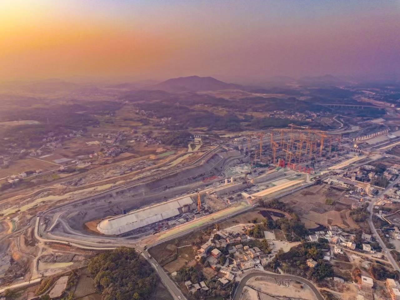 广西争夺“流量”：不止造运河<strong></p>
<p>月亮币售价</strong>，还造跨海大桥