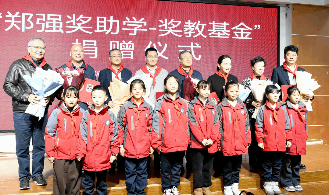 “网红教授”郑强重回贵州<strong></p>
<p>炒币线视频讲解</strong>，“郑强奖助学-奖教基金”已获捐赠416万余元