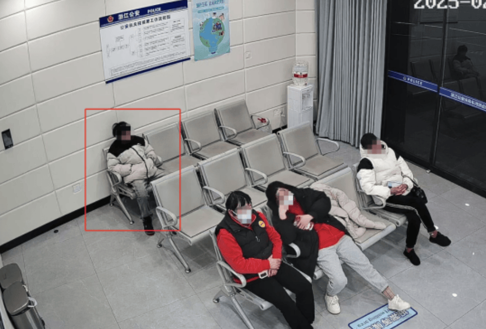 “我赌博了<strong></p>
<p>炒币群</strong>，钱都输光了！”深夜，杭州小伙报警自首求戒赌瘾