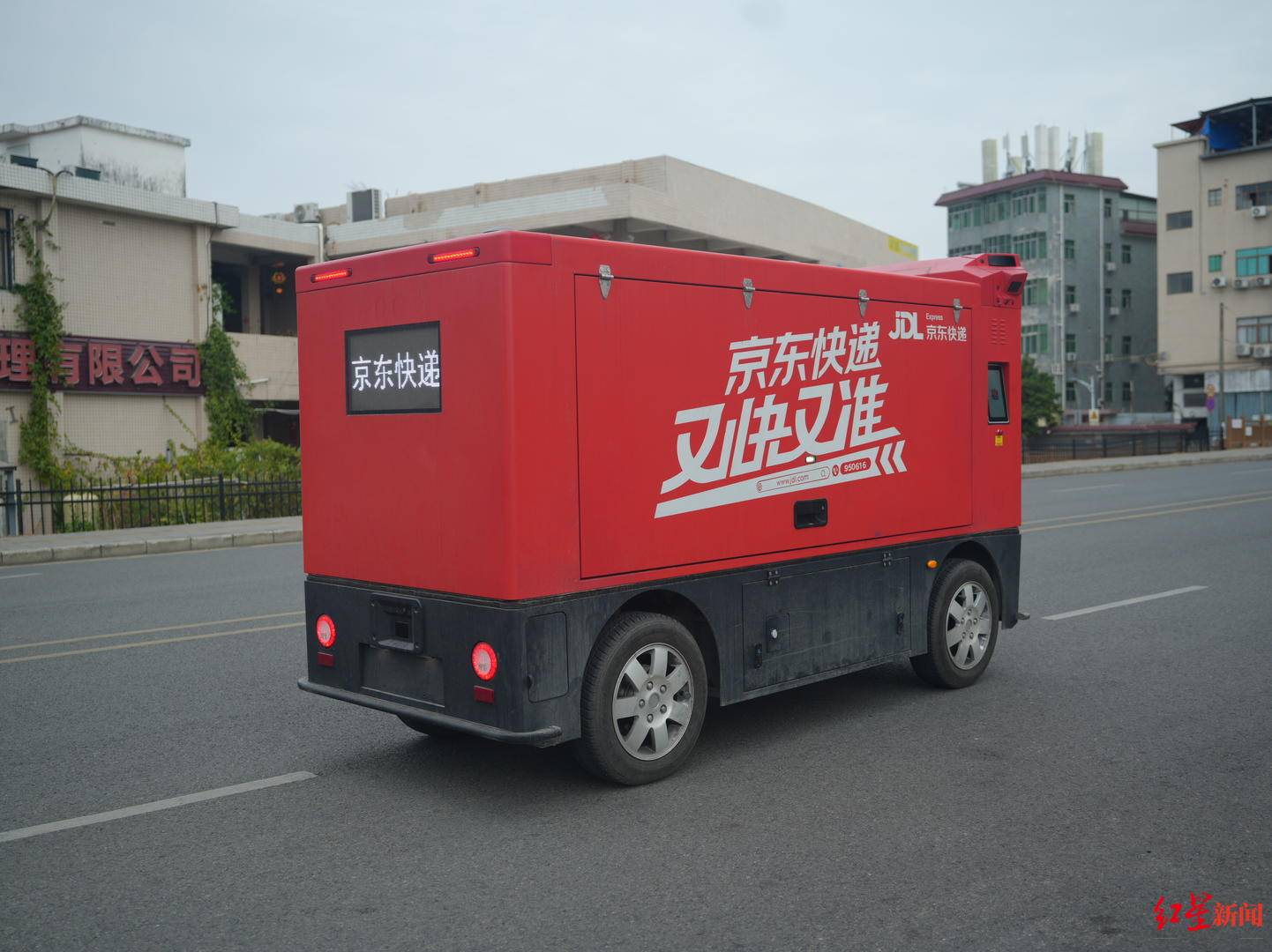 成都无人配送车越来越多：快递员不怕“抢饭碗”<strong></p>
<p>acip币</strong>，路权成普及关键