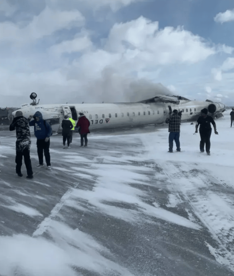 美国一客机降落时翻转倒扣！乘客意外拍下逃生瞬间<strong></p>
<p>兔兔币</strong>，加拿大：事发时风力强劲