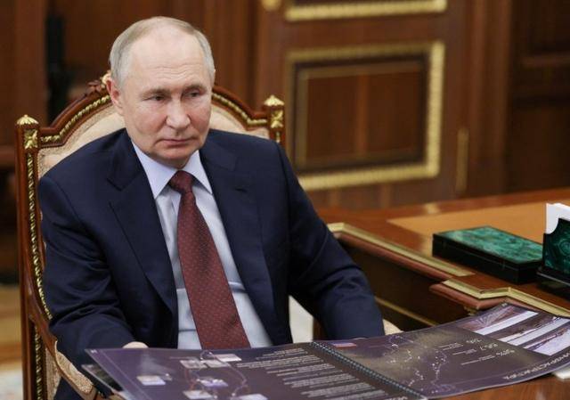 俄军越境绕后<strong></p>
<p>炒币视频</strong>，库尔斯克乌军孤军被围，乌克兰再丢一枚“筹码”？