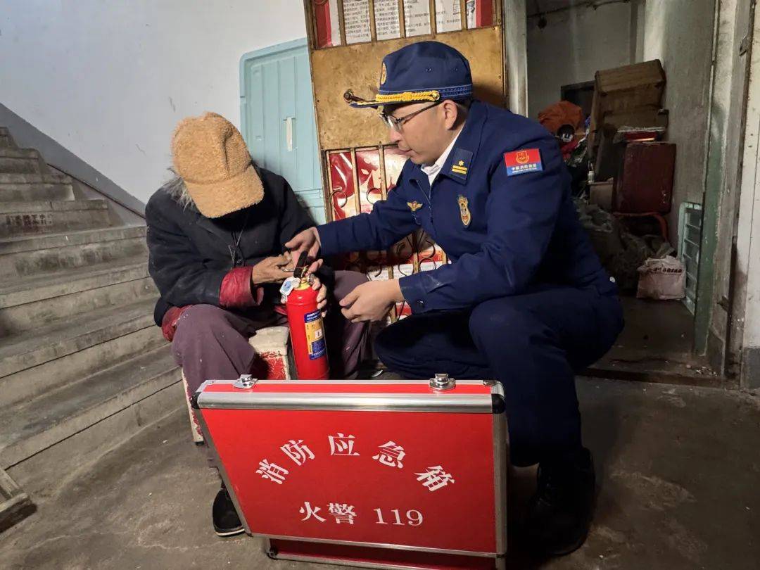 退休金超9000<strong></p>
<p>重庆炒币群</strong>，91岁老人家中却“垃圾成山”！原因心酸