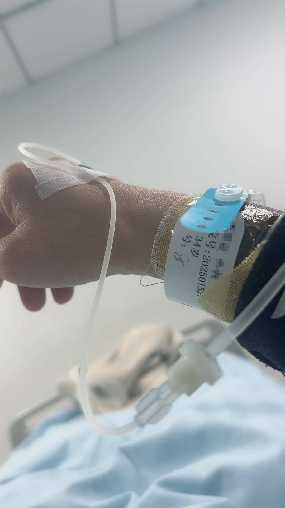 山东一单亲妈妈直播间阻止网友辱骂“唐宝”少年遭上门殴打<strong></p>
<p>ft币价格</strong>，警方：已受理案件，正调查