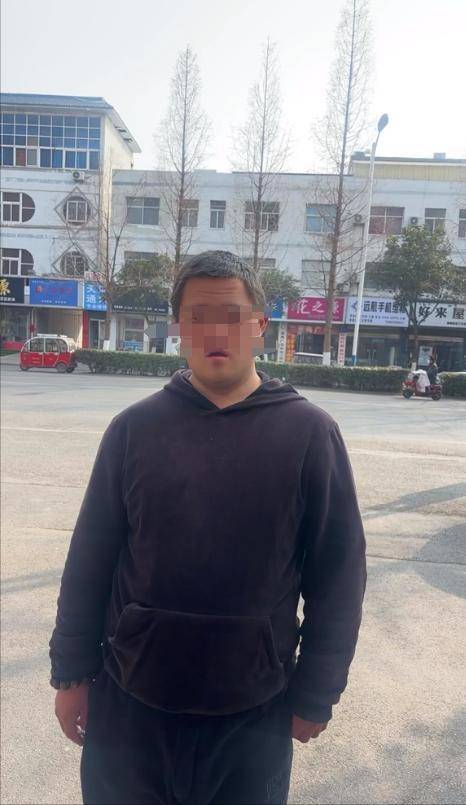 山东一单亲妈妈直播间阻止网友辱骂“唐宝”少年遭上门殴打<strong></p>
<p>ft币价格</strong>，警方：已受理案件，正调查