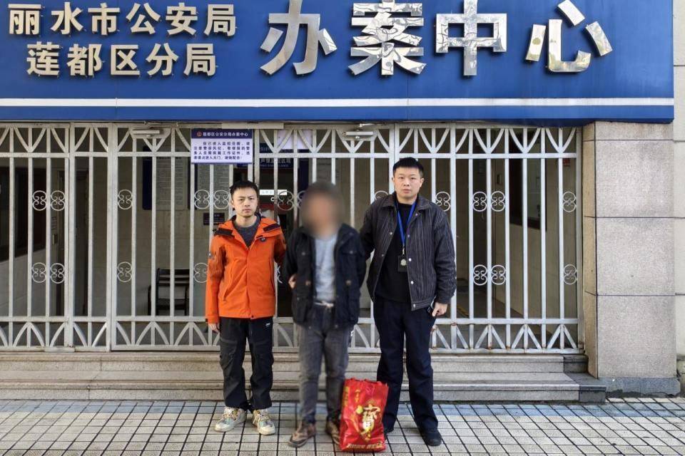 海拔900多米<strong></p>
<p>币圈生存指南</strong>，嫌疑人竟连夜爬七八个小时山潜逃！蓝某已被依法采取刑事强制措施