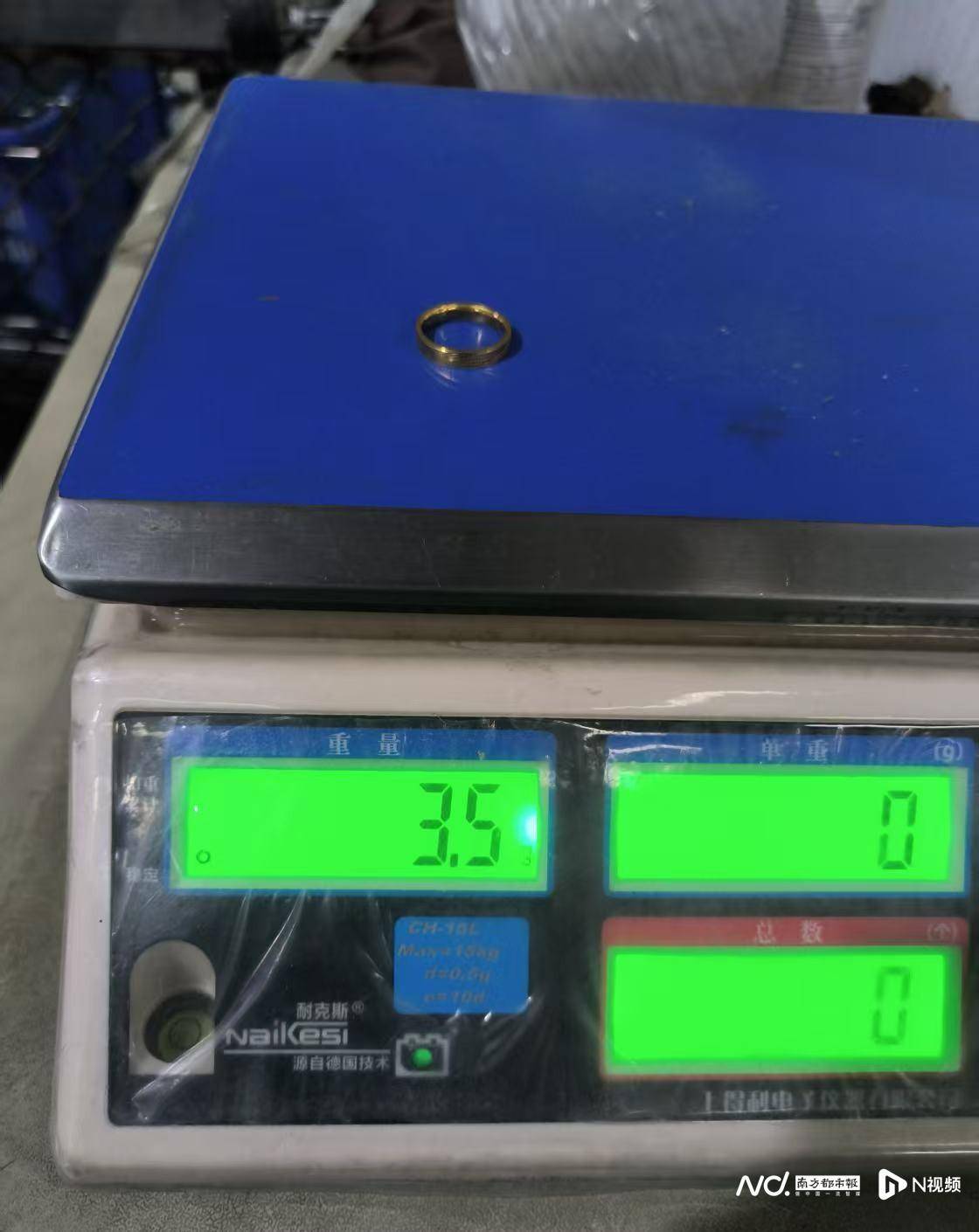 1500元每克！东莞男子称买一口价金戒被套路<strong></p>
<p>币币交易网站</strong>，市监局介入