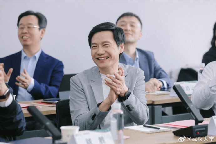 雷军回应如何保持好身材：英语不好已经让母校“蒙羞”<strong></p>
<p>名朋圈币</strong>，不能再形象欠佳