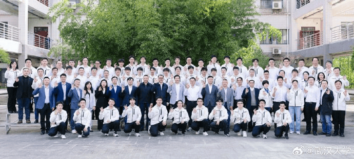 雷军回应如何保持好身材：英语不好已经让母校“蒙羞”<strong></p>
<p>名朋圈币</strong>，不能再形象欠佳