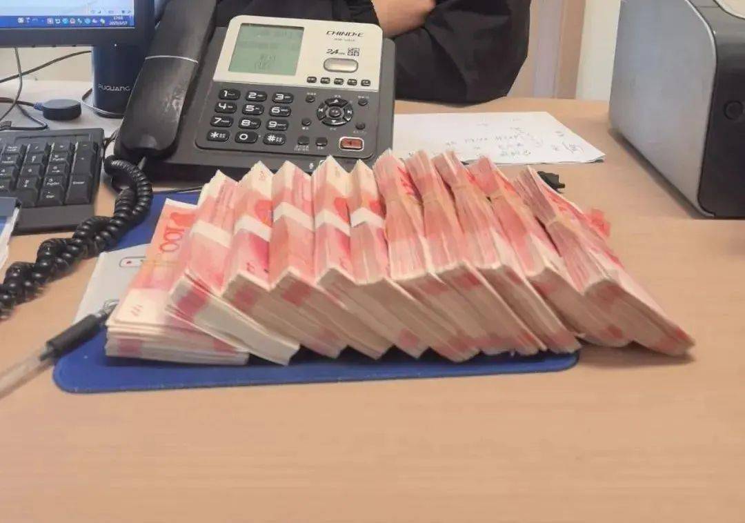 快递当场开箱：108000元现金<strong></p>
<p>炒云币的风险</strong>！浙江男子傻眼了