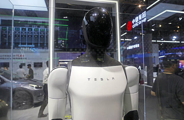 美国机器人企业集体上书：要想在人形机器人领域领先中国<strong></p>
<p>币圈赵东</strong>，美国必须要有国家战略