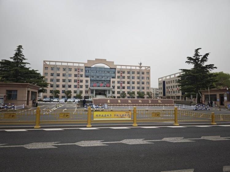 山东一任教31年教师临近退休突遭解聘<strong></p>
<p>币圈赵东</strong>，学校回应