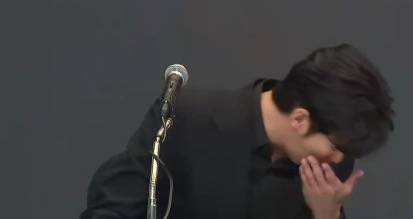 金秀贤为何在记者会上多次喝水<strong></p>
<p>币圈成功案例</strong>，网友请DeepSeek解读