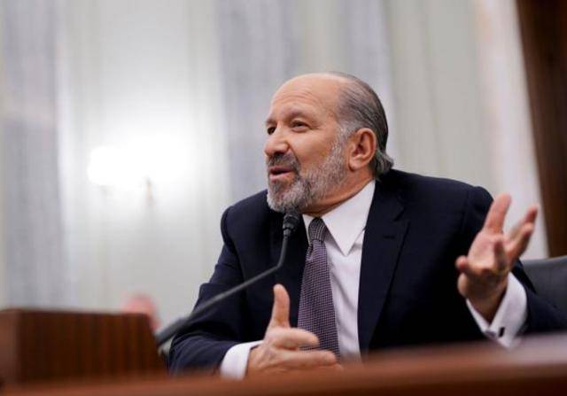 美商务部长：数百万工人将拧着小螺丝造iPhone