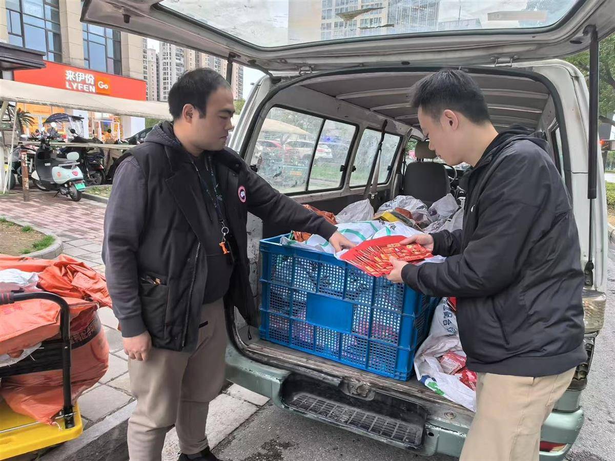 他发出的81万件快递全是电诈卡片<strong></p>
<p>c币交易</strong>！武汉江岸警方破获特大诈骗案