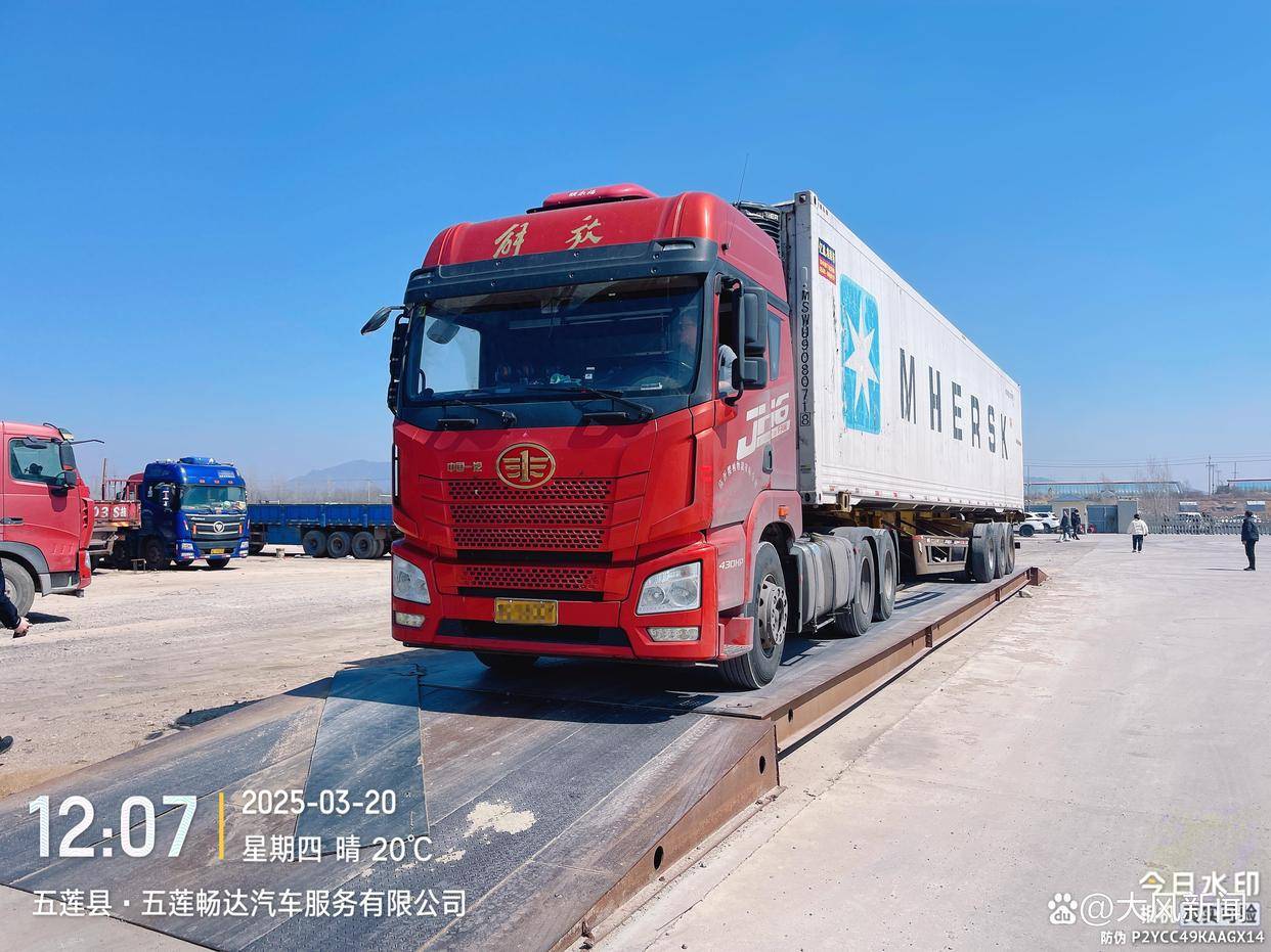 汽修店老板道路救援支千斤顶<strong></p>
<p>炒币风险</strong>，大货车箱体侧翻致其身亡；五莲县警方：不属车祸建议自诉