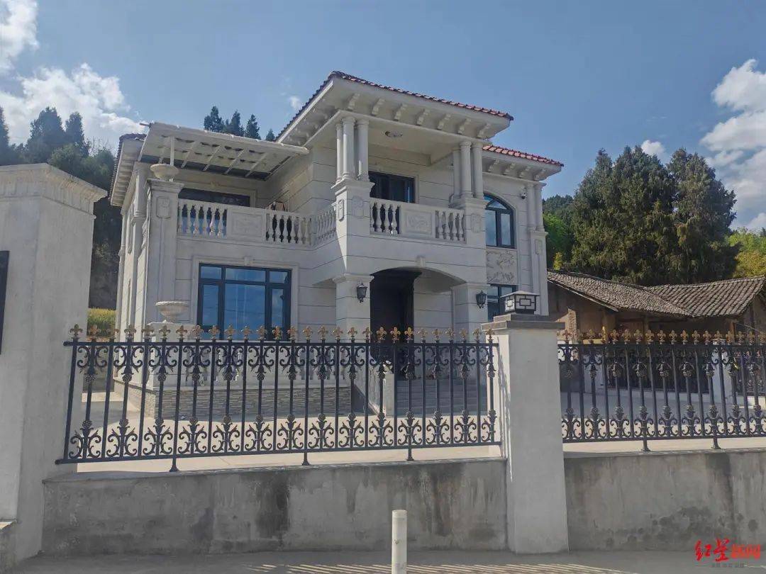 小伙搬砖9年攒200万<strong></p>
<p>今日币圈行情</strong>，修别墅买车：宁愿不要这些钱，若时间倒流想好好读书