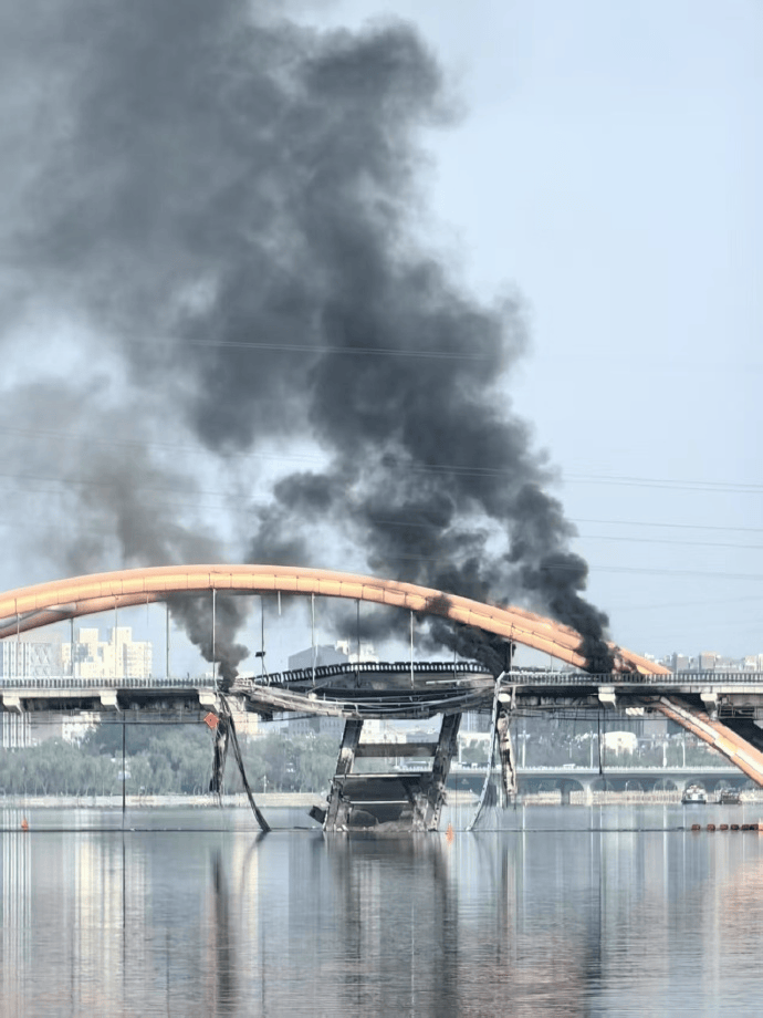 北京顺义潮白河大桥发生火情并部分坍塌<strong></p>
<p>炒币亏惨</strong>，官方回应