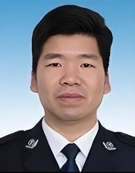 福建4位干部履新<strong></p>
<p>弈币</strong>，2位升副厅