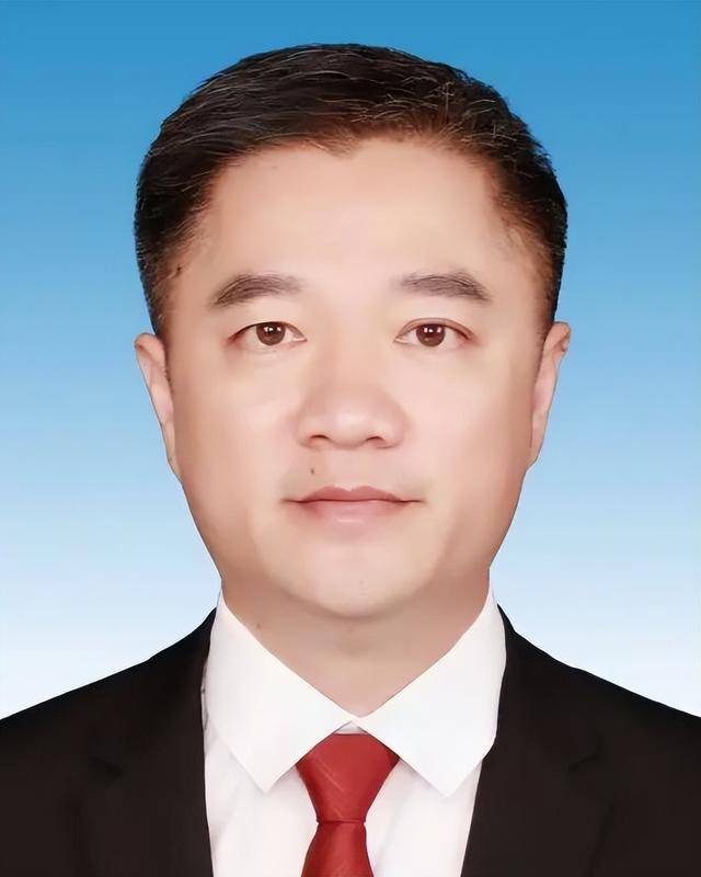 福建4位干部履新<strong></p>
<p>弈币</strong>，2位升副厅