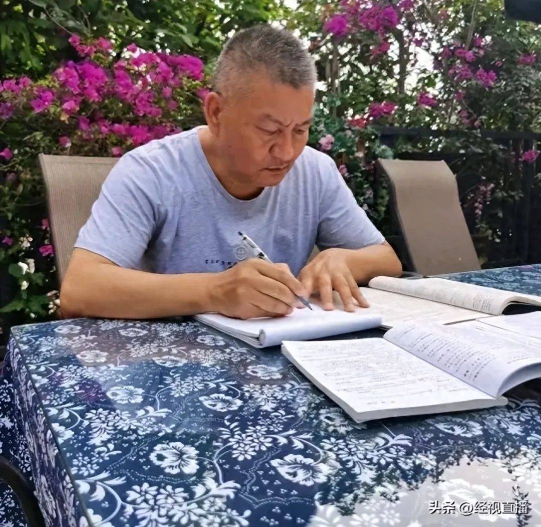 58岁梁实备战第29次高考<strong></p>
<p>炒币新手学习</strong>，谈多次落榜：31岁已赚100万，也许用光前半生运气