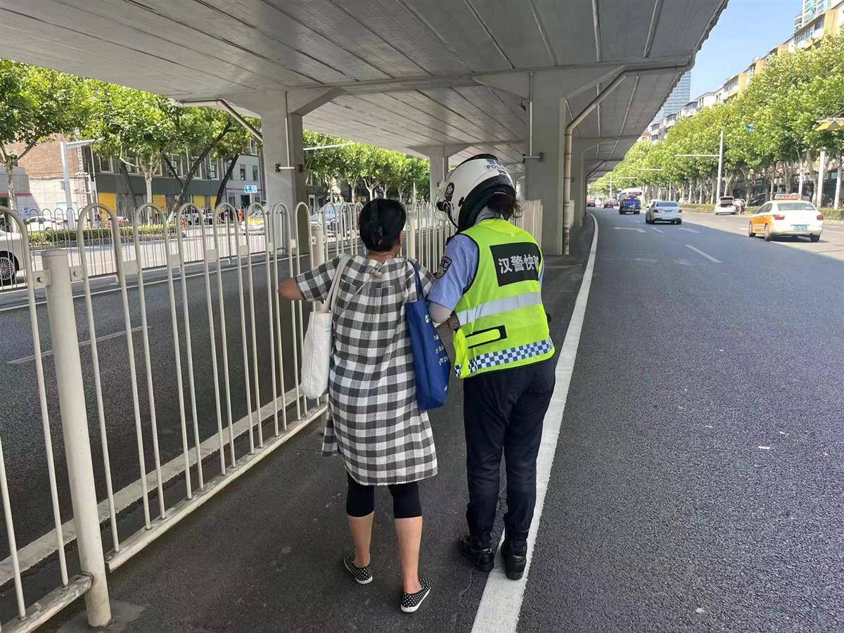 “姑娘<strong></p>
<p>币链江湖</strong>，又是你，真有缘呀！”婆婆第三次在车流中遇到她