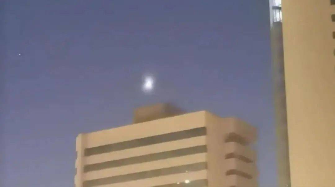 新疆夜空不明飞行物是什么？揭秘来了