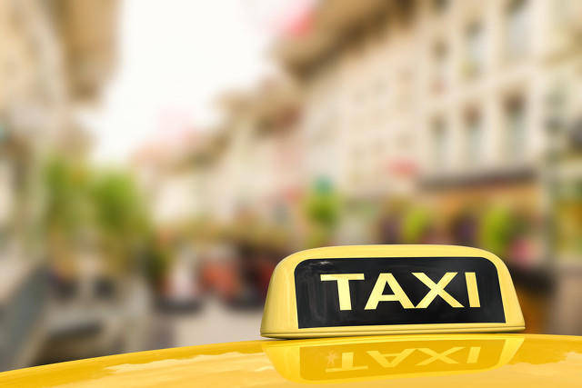 男子从太原打车到晋中被临时加收10元“跨城费”引争议 当地主管部门：不合规