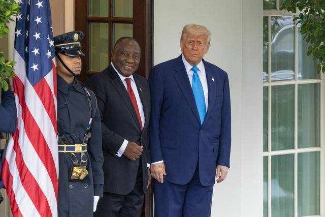 特朗普会见南非总统时起争执