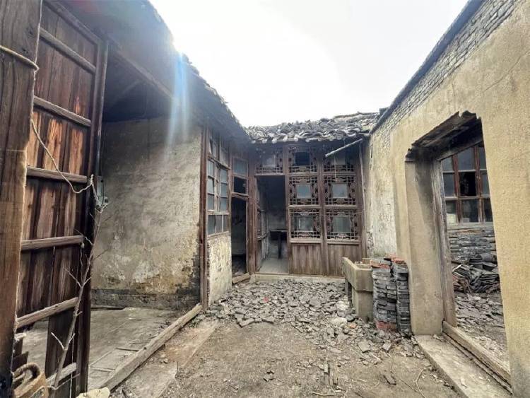 扬州一清代文物合院618元起拍<strong></p>
<p>91币</strong>，此前已流拍两次