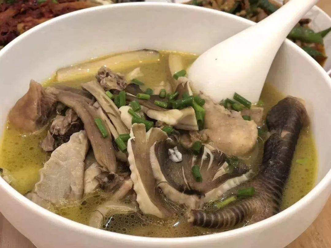 “天价”鸡枞调查：最贵卖到1800元/公斤！雨水少致产量低<strong></p>
<p>嘉信c币</strong>，多地价高客少