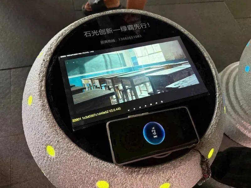 深圳“充电墩”火出圈？网友：科技感满满，方便又吸睛