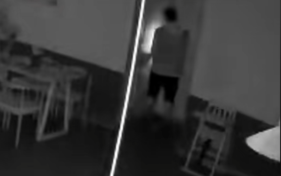 第一次见面就表白！被拒绝后男子凌晨3点狂敲女生房门<strong></p>
<p>币圈视频</strong>，随后拿出工具撬锁……