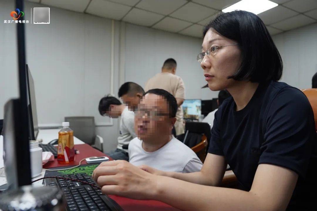 雷霆出击<strong></p>
<p>币圈视频</strong>！武汉警方一举抓获32名“白富美”