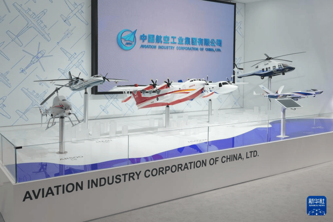 当面歼-10CE<strong></p>
<p>炒华克金波段</strong>，对面“阵风”：巴黎航展对台戏