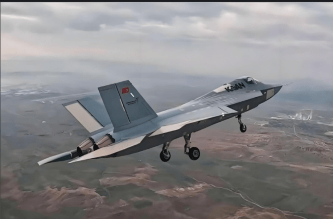 当面歼-10CE<strong></p>
<p>炒华克金波段</strong>，对面“阵风”：巴黎航展对台戏