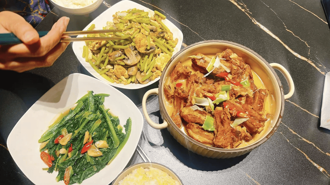 “包月800<strong></p>
<p>yex币</strong>，不谈恋爱”，上门做饭的年轻人有多抢手