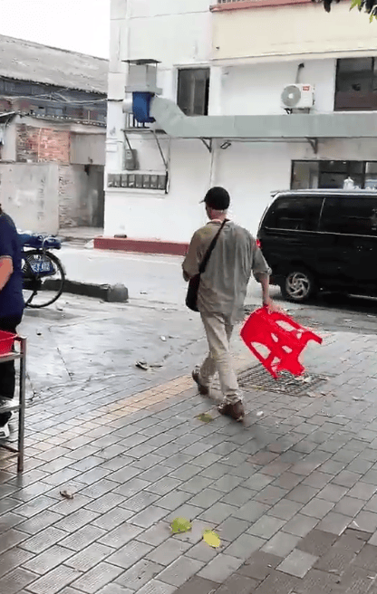 广东江门一饭店白米饭免费<strong></p>
<p>小白炒币</strong>，老人每天打一碗米饭配酱油吃，店主：只要营业，就一直提供