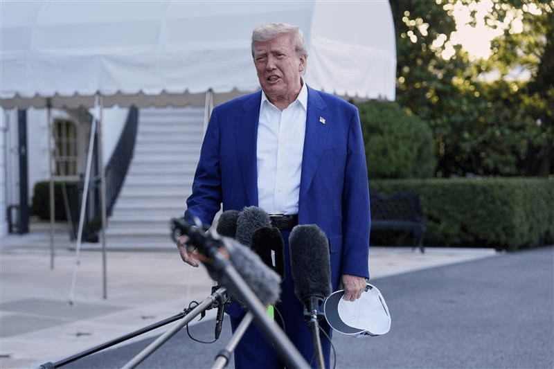 呦<strong></p>
<p>小白炒币</strong>，泽连斯基穿西装了，那边是十万人规模之战！