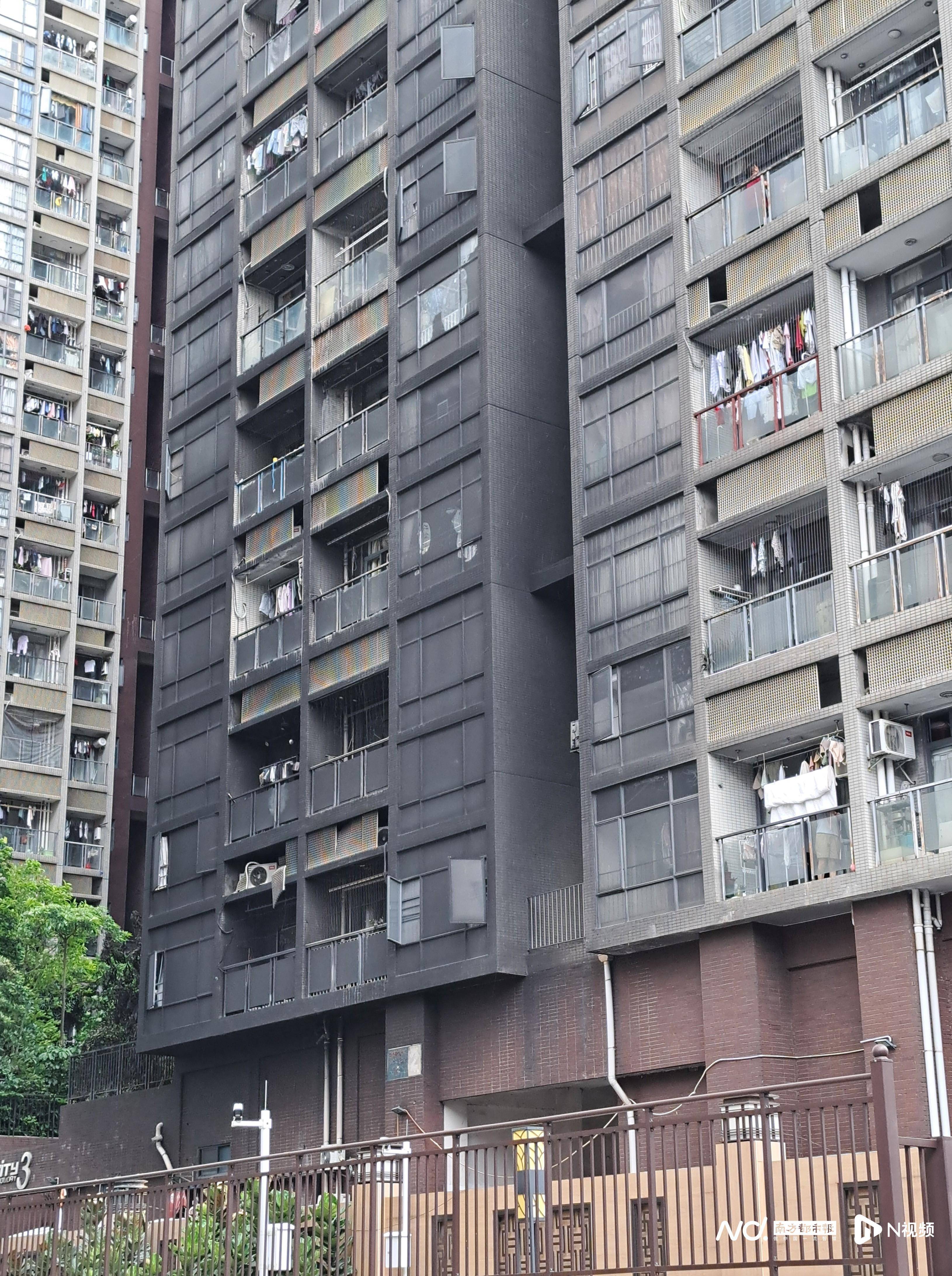 东莞一小区逾百辆电动自行车烧毁<strong></p>
<p>币圈炒币</strong>！住户睡梦中被叫醒撤离逃生