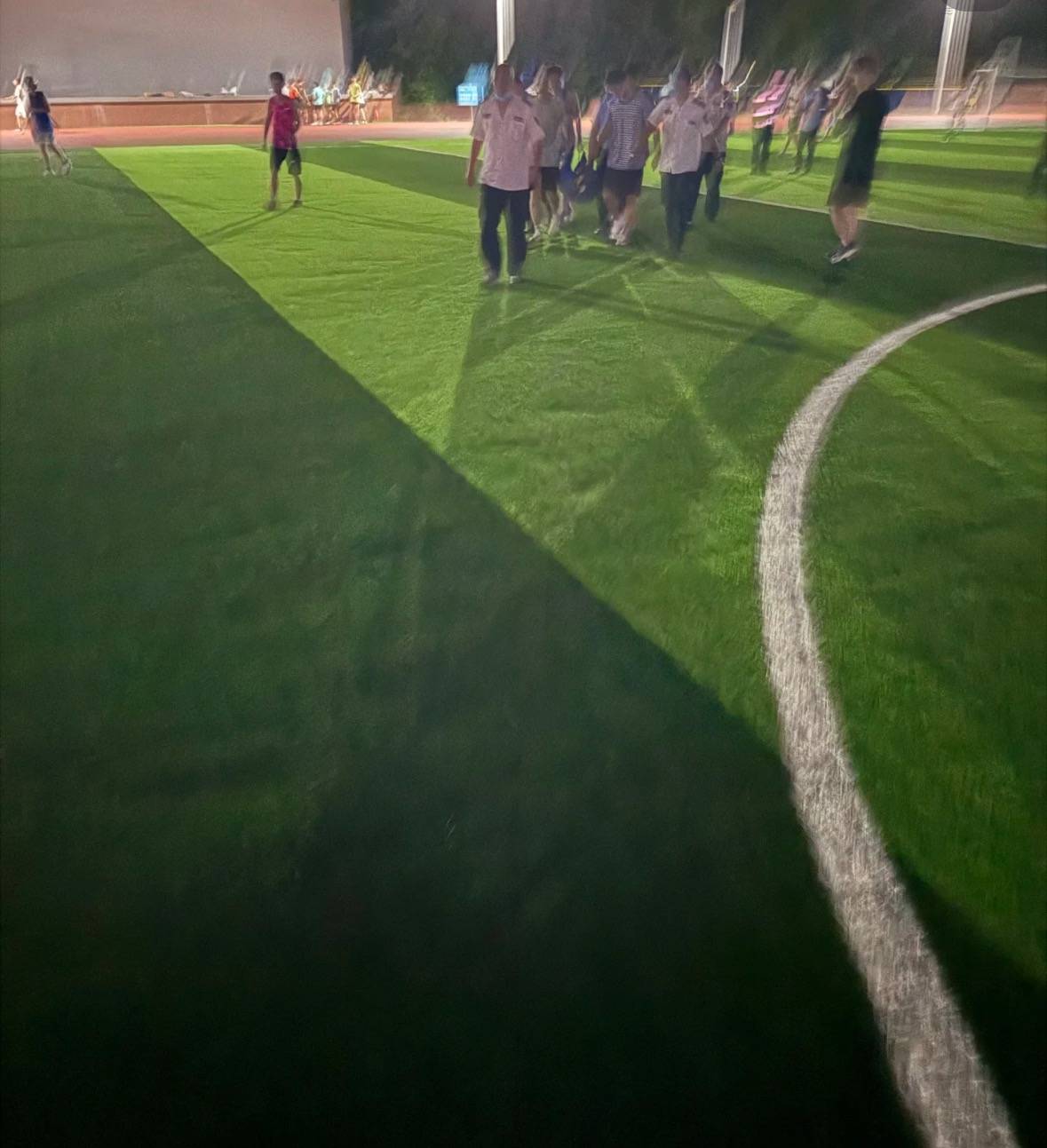 上海一高校学生与校外人士起冲突晕倒后又被脚踹肘击<strong></p>
<p>二宝币</strong>？校保卫处：正在处理