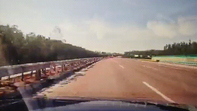 突发！64岁男子开车时低头看手机<strong></p>
<p>二宝币</strong>，致3死3伤！提醒：勿“分心驾驶”！上海已启用无人机严查！