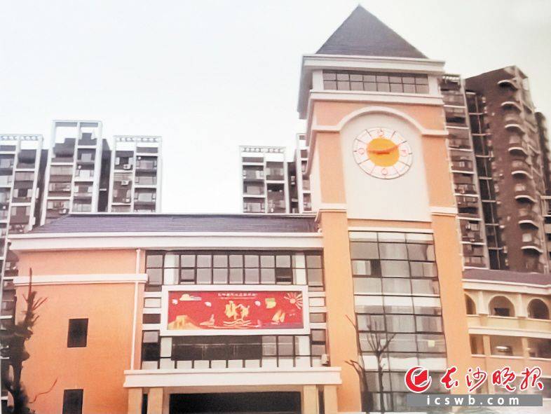 一见“钟”情！88岁的朱元亮12年来把长沙多处钟楼一一拍照