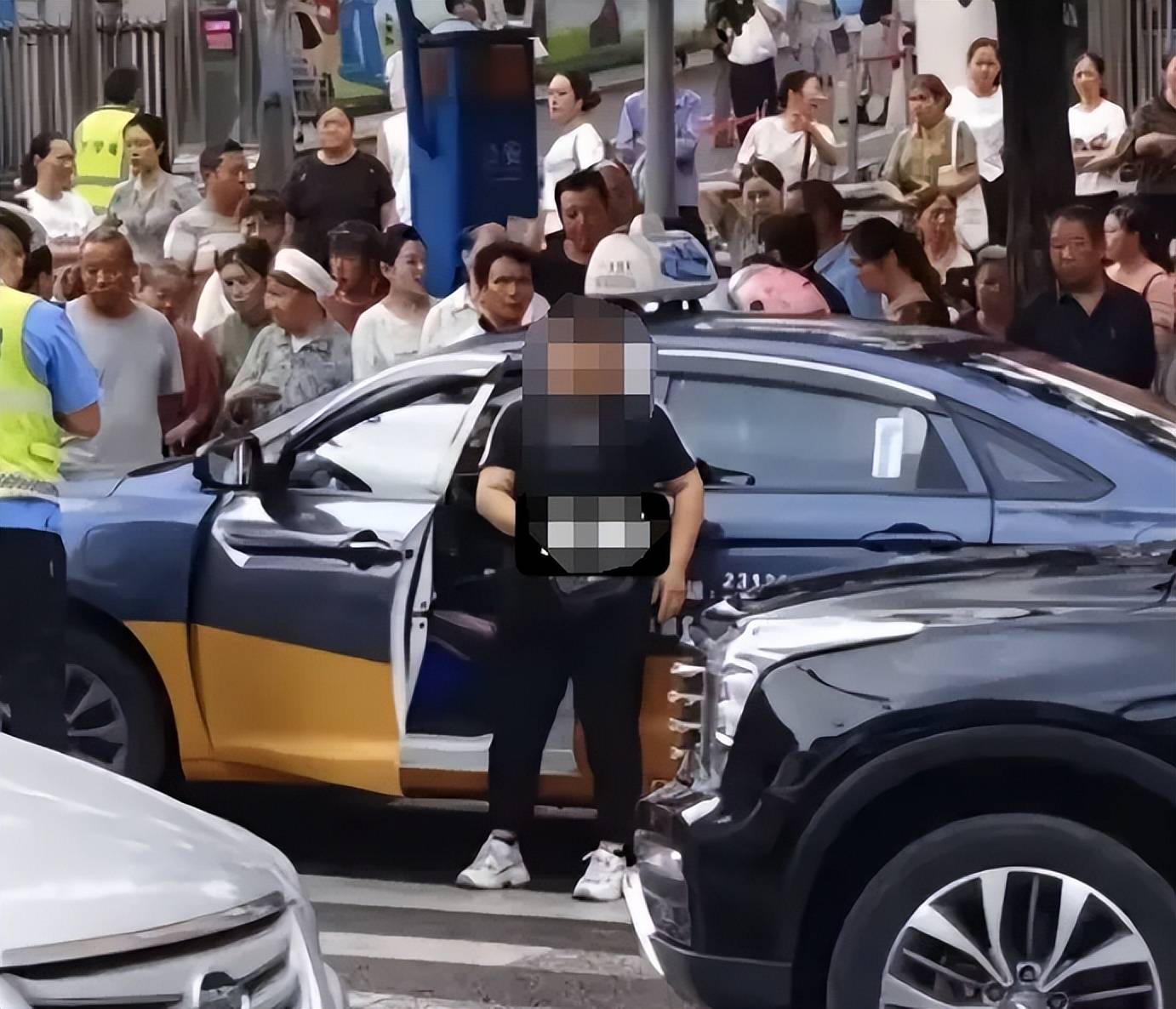 警方通报“贵州8岁女童过斑马线被出租车撞倒身亡”:46岁女子被刑拘<strong></p>
<p>炒币基本知识</strong>,不存在二次碾压