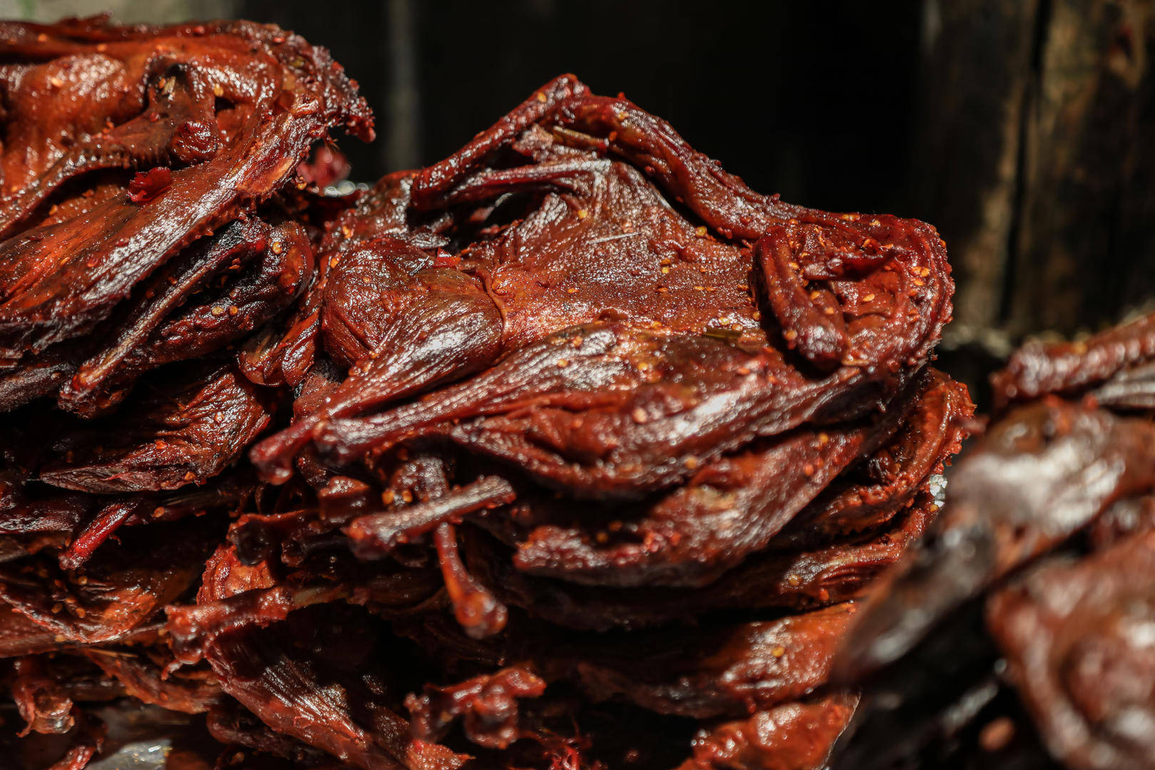 从越缅走私3万多只冻鸭制作酱板鸭<strong></p>
<p>海外币圈</strong>！湖南5人一审获刑