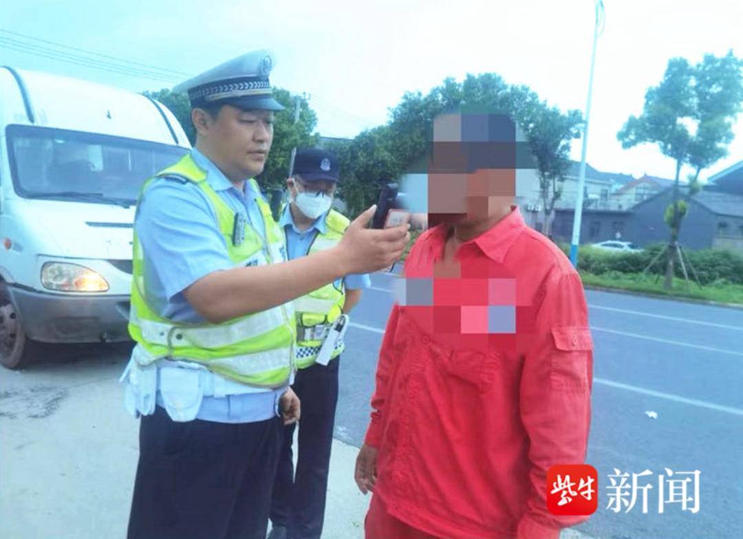 部分司机认为面包车的“优势”就是超员混载<strong></p>
<p>币圈app</strong>，扬州开展面包车安全“黎明行动”